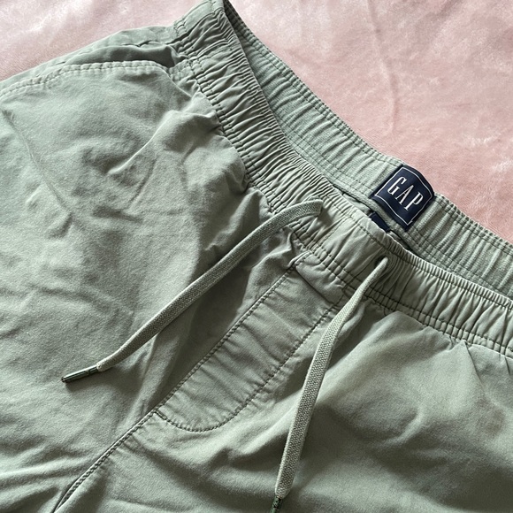 Men’s GAP shorts - Picture 3 of 6